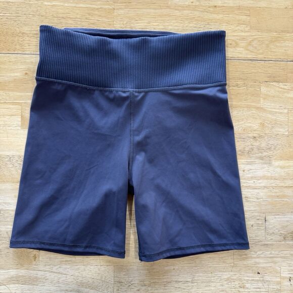 Vuori Women's Ribbed Studio And Pocket Biker Shorts Lot Of 3 Large VW376 VW390 - Picture 4 of 12